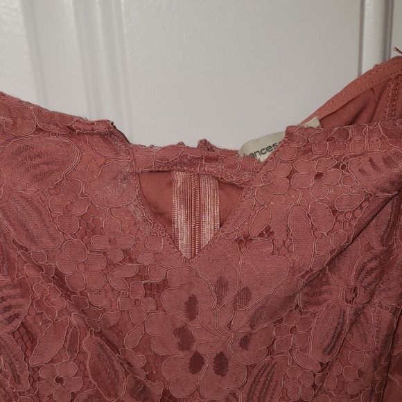 Soft pink lace dress - Picture 2 of 3